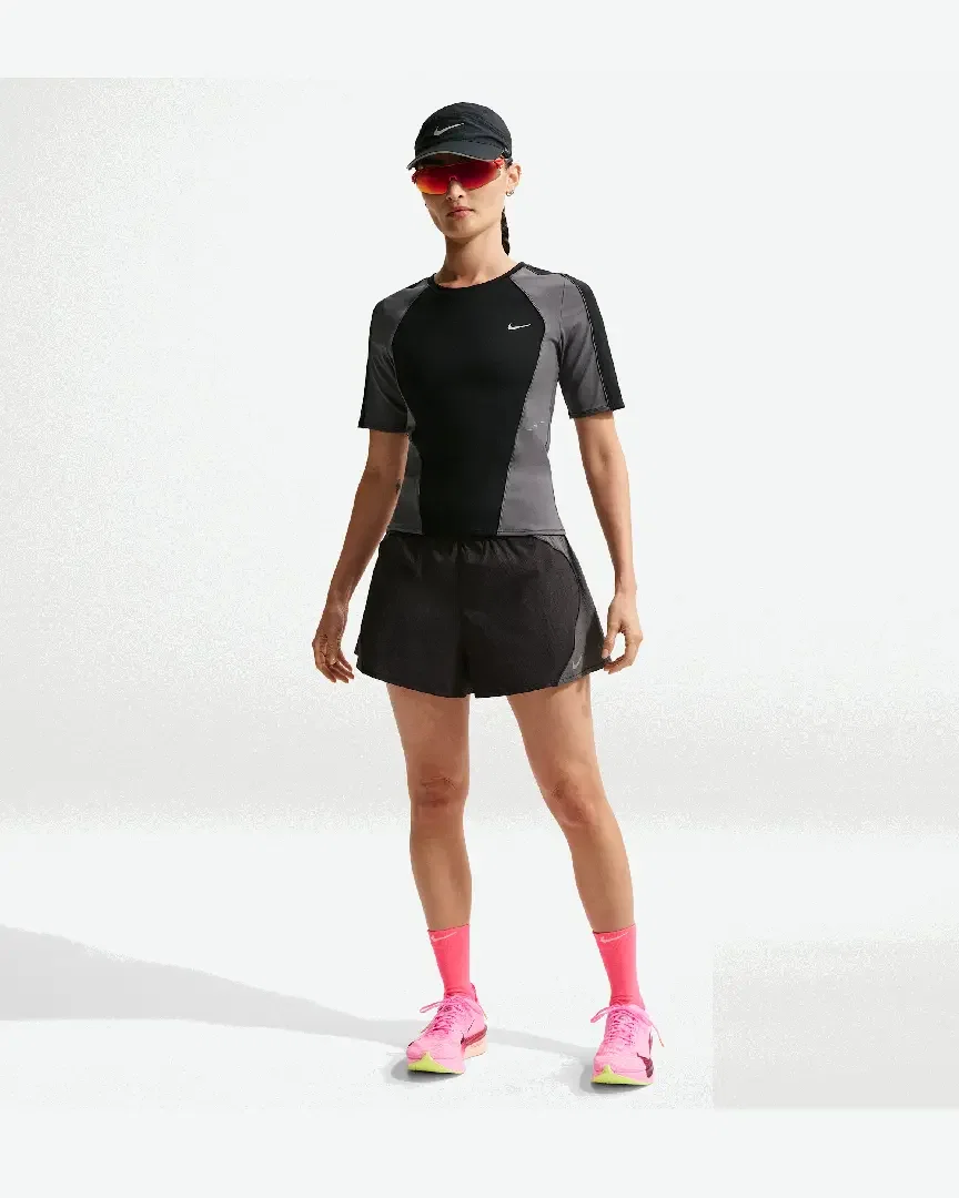 Short de Cintura Alta Impermeable con Pantalón Corto Interior Integrado Nike Swift Mujer
