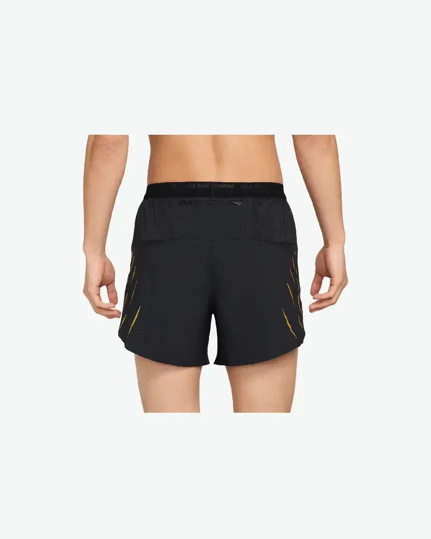 Pantalones cortos Nike Aeroswift Jakob Ingebrigtsen 5 pulgadas M - HJ3536-010 (1) au meilleur prix !