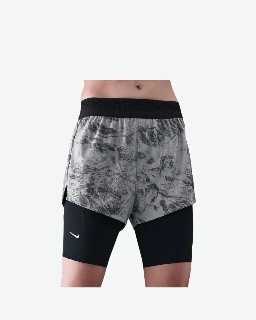 Short 2-en-1 de talle media alta Dri-Fit Nike Swift Mujer