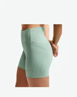 Pantalones cortos Nike Swift de 4 pulgadas Mujer – 3/4