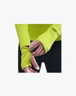 Camiseta de cuello alto Nike Therma-Fit Swift Mujer – 3/3