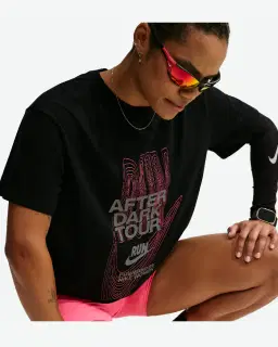 Camiseta de Manga Corta Dri-Fit Nike After Dark Tour Mujer – 3/4