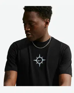 Camiseta con estampado Nike Dri-Fit Hombre – 3/4