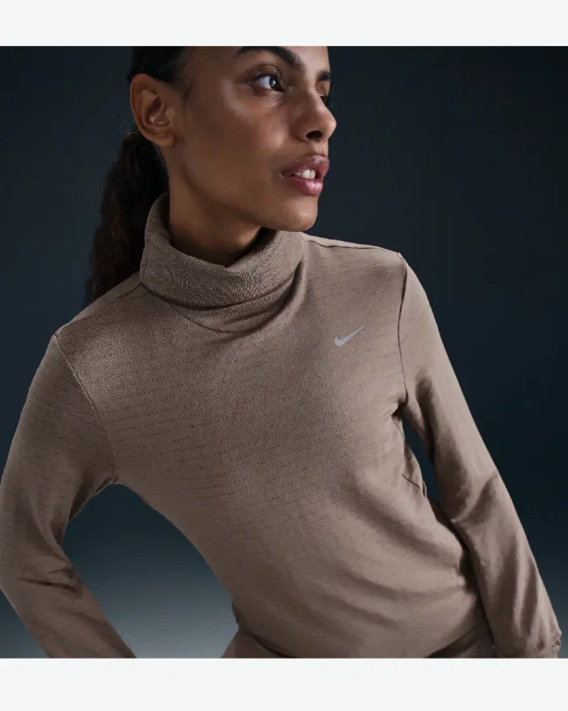 Camiseta de cuello alto Nike Therma-Fit Swift W