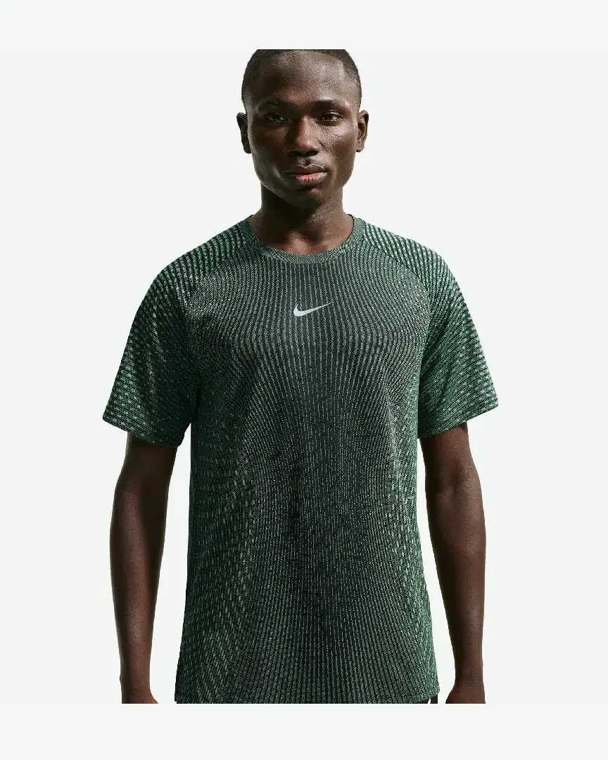 Camiseta de manga corta Aero-Fit Nike Stride M - Men (8) au meilleur prix !