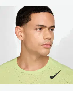 Camiseta Nike Aeroswift Hombre – 3/4