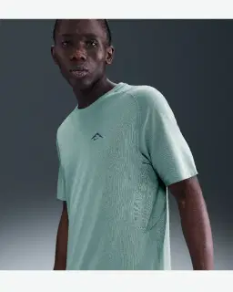 Camiseta Nike Solar Chase Hombre – 1/4