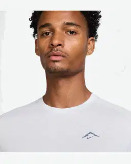 Camiseta Nike Solar Chase Hombre – 3/4