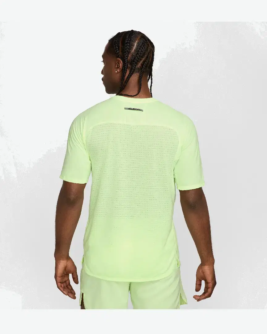 Camiseta de Manga Corta Dri-Fit Adv Nike Solar Chase M - HJ3580-701 (1) au meilleur prix !