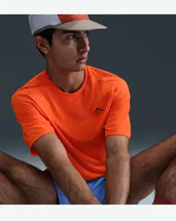 Camiseta Nike Solar Chase Hombre – 3/4