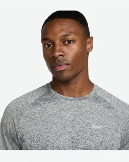 Camiseta Nike Stride Maratón de Berlín Hombre – 3/4