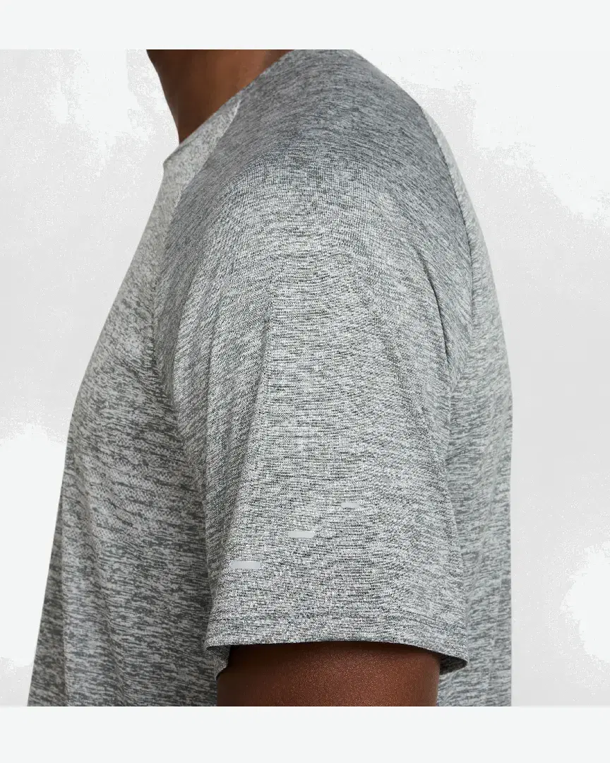 Camiseta de manga corta con patrones reflectantes Dri-Fit Adv Nike Stride M - HV5203-084 (3) au meilleur prix !