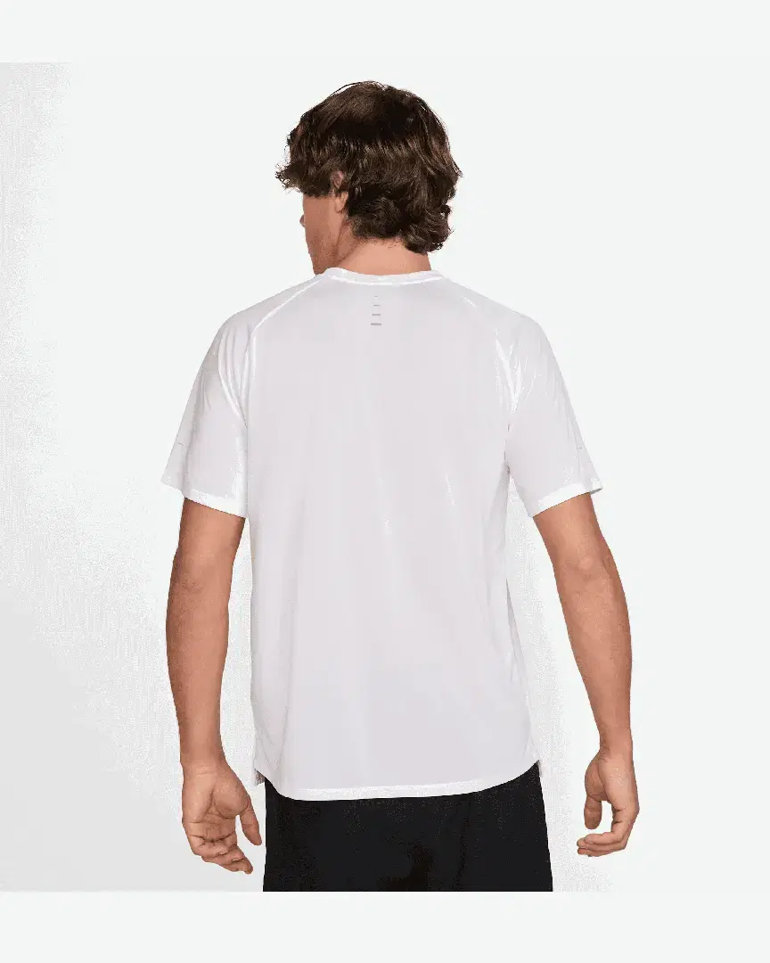 Camiseta de manga corta con patrones reflectantes Dri-Fit Adv Nike Stride M - HV5203-100 (1) au meilleur prix !