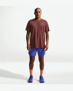 Camiseta de manga corta con patrones reflectantes Dri-Fit Adv Nike Stride Hombre – 4/4