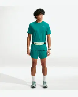 Camiseta de manga corta con patrones reflectantes Dri-Fit Adv Nike Stride Hombre – 4/4