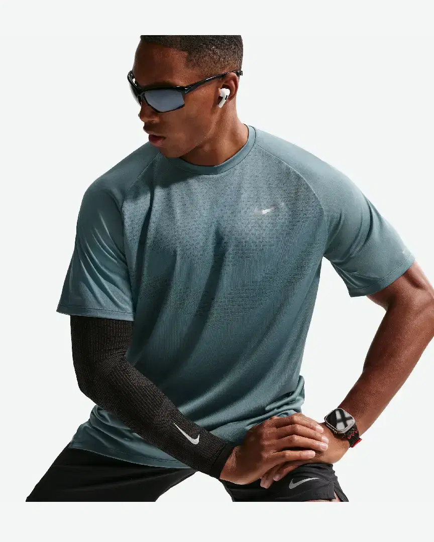 Camiseta de manga corta con patrones reflectantes Dri-Fit Adv Nike Stride M - HV5203-382 (2) au meilleur prix !