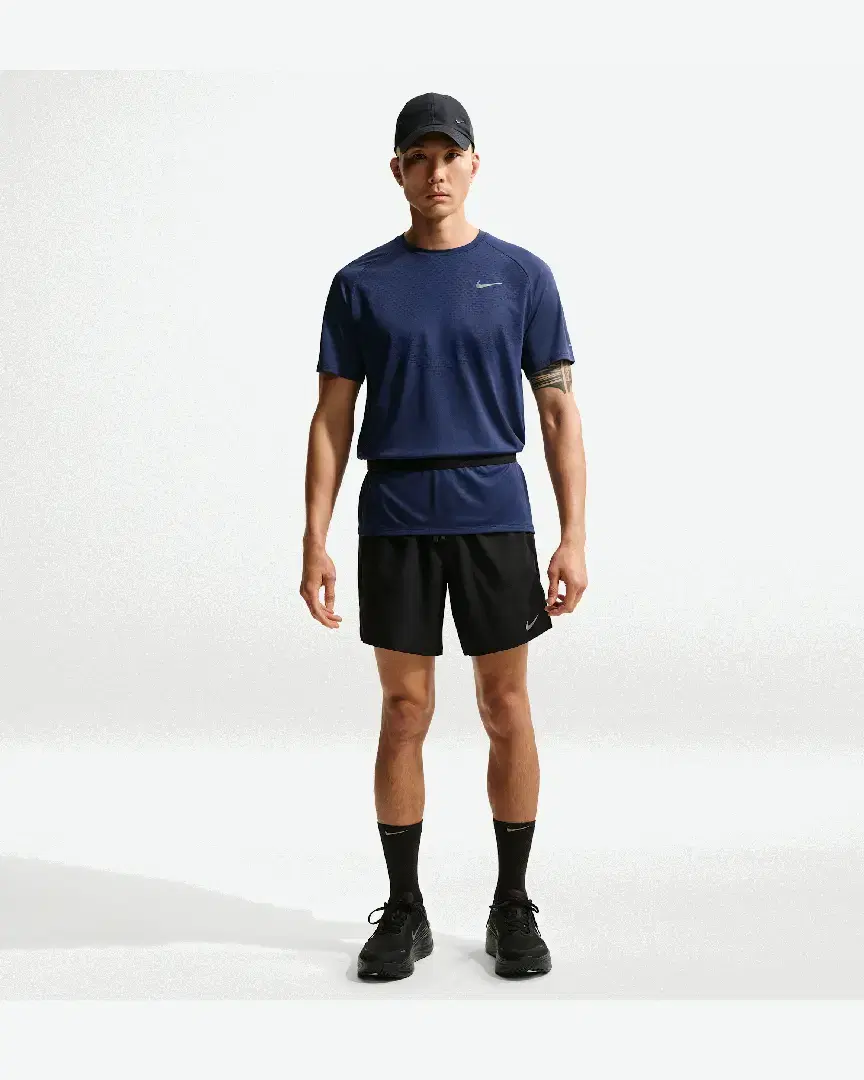Camiseta de manga corta con patrones reflectantes Dri-Fit Adv Nike Stride M - HV5203-410 (3) au meilleur prix !