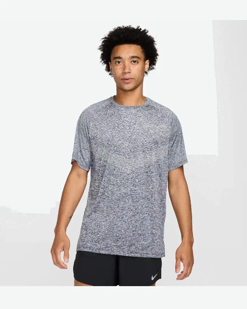 Camiseta de manga corta con patrones reflectantes Dri-Fit Adv Nike Stride M - HV5203-437 (0) au meilleur prix !