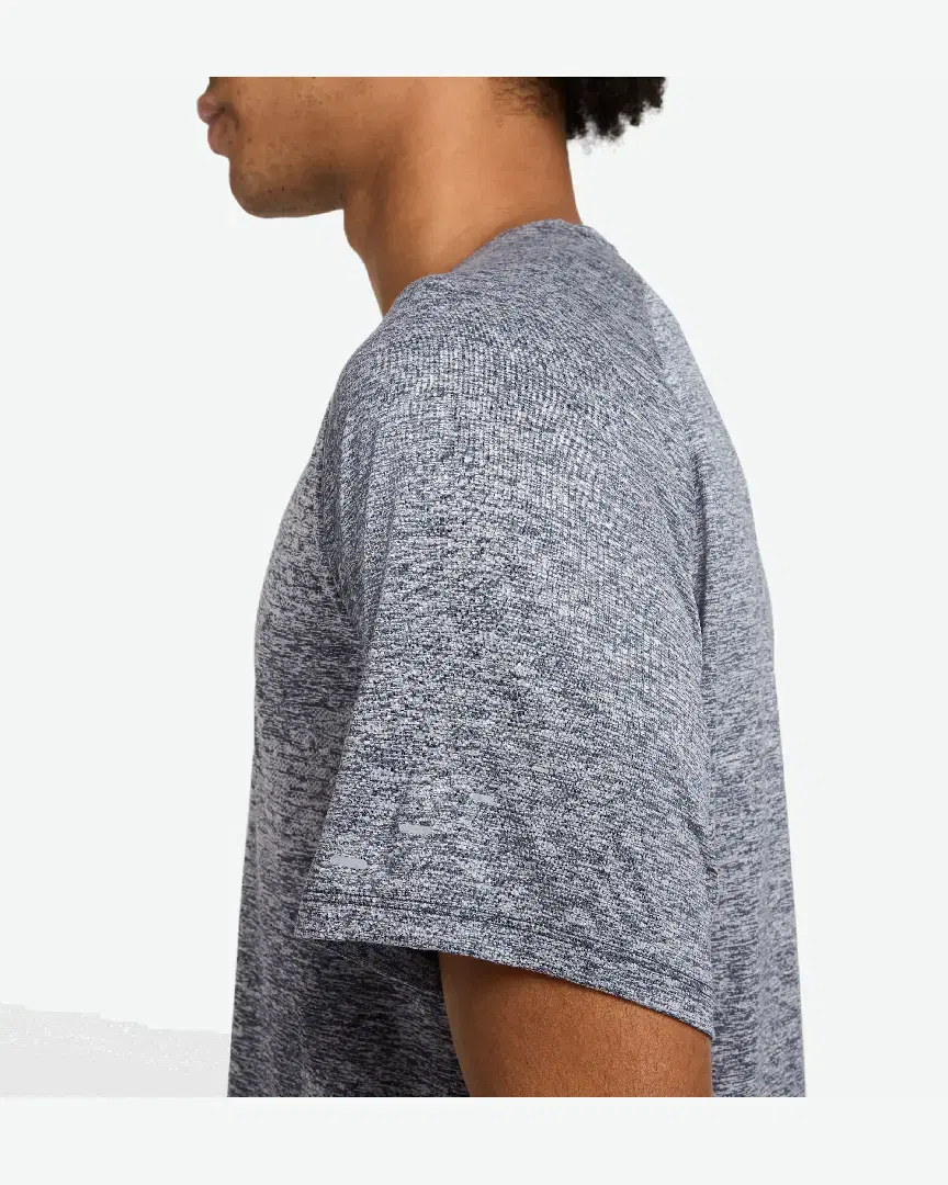 Camiseta de manga corta con patrones reflectantes Dri-Fit Adv Nike Stride M - HV5203-437 (3) au meilleur prix !