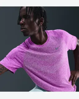 Camiseta Nike Stride Maratón de Berlín Hombre – 3/4