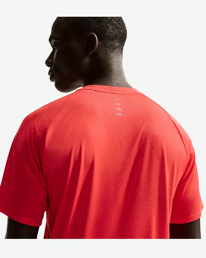 Camiseta de manga corta con patrones reflectantes Dri-Fit Adv Nike Stride M - HV5203-696 (1) au meilleur prix !