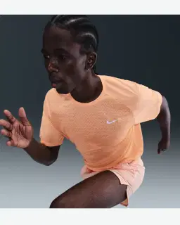 Camiseta Nike Stride Maratón de Berlín Hombre – 3/4