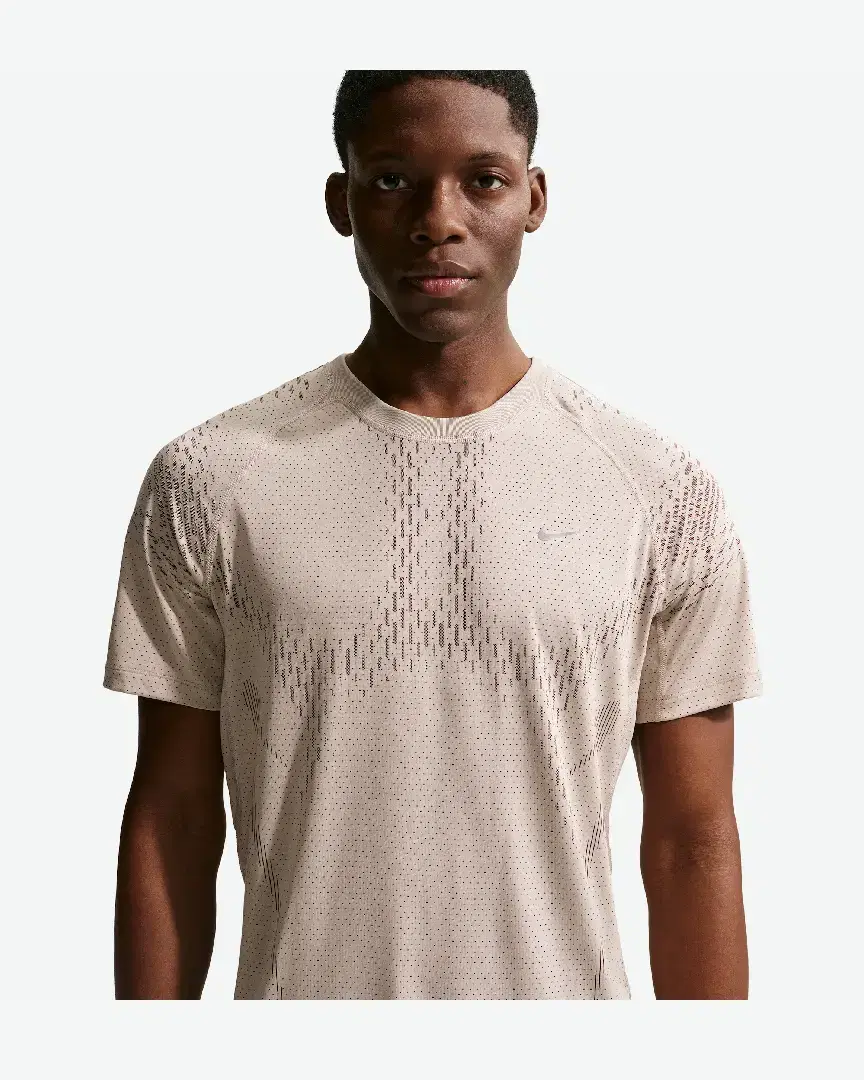 Camiseta de manga corta con patrones reflectantes Dri-Fit Adv Nike Stride M - IF2088-236 (0) au meilleur prix !
