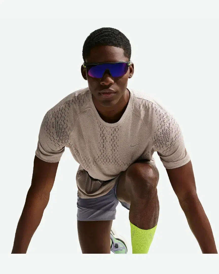 Camiseta de manga corta con patrones reflectantes Dri-Fit Adv Nike Stride M - IF2088-236 (2) au meilleur prix !