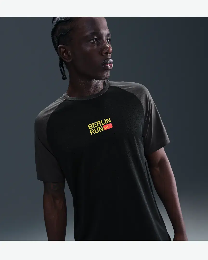 Camiseta de manga corta con patrones reflectantes Dri-Fit Adv Nike Stride M - IH4069-010 (0) au meilleur prix !