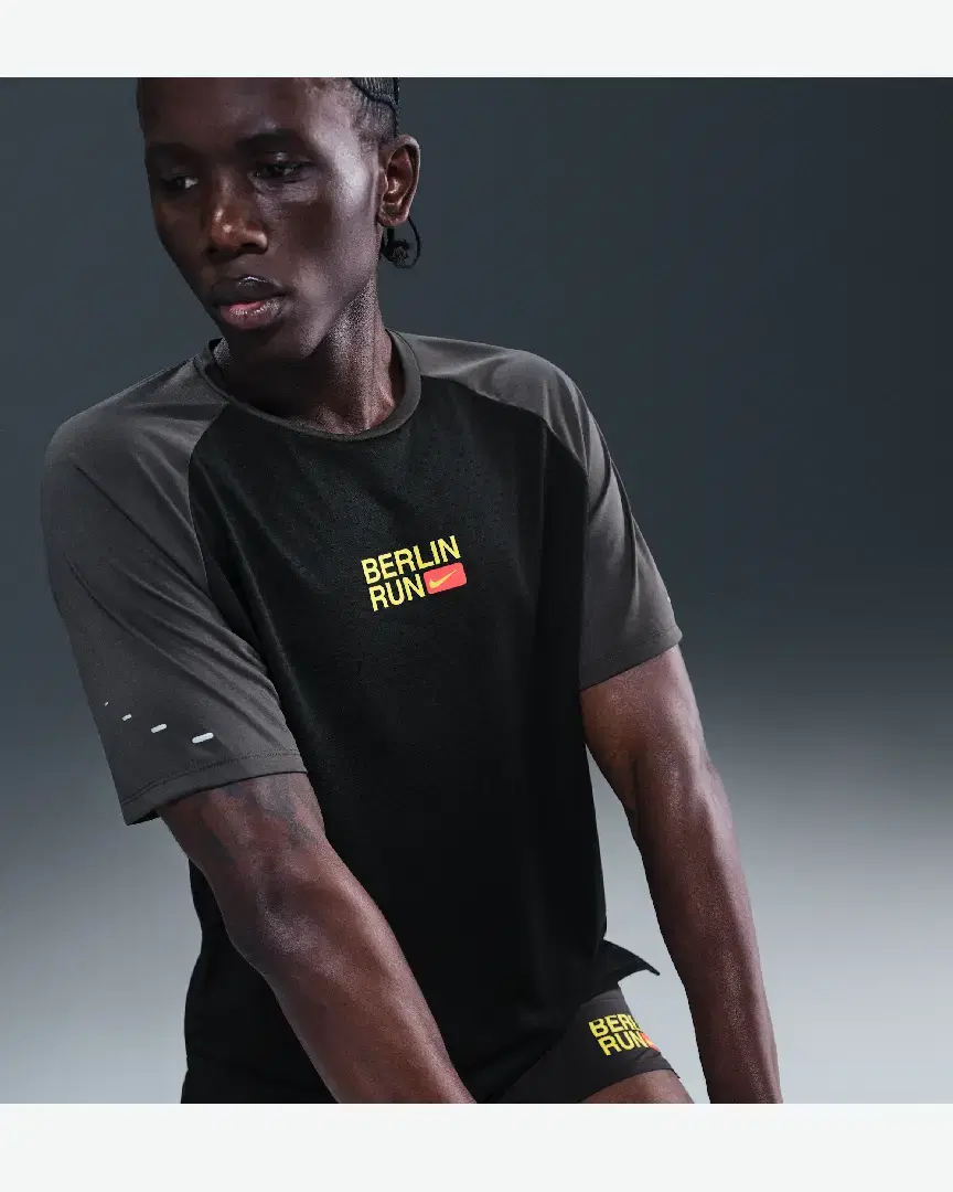 Camiseta de manga corta con patrones reflectantes Dri-Fit Adv Nike Stride M - IH4069-010 (2) au meilleur prix !