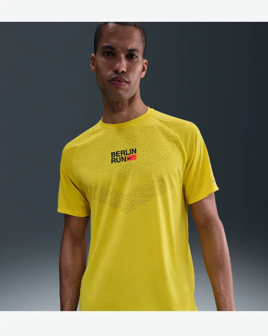 Camiseta de manga corta con patrones reflectantes Dri-Fit Adv Nike Stride M - IH4069-718 (0) au meilleur prix !
