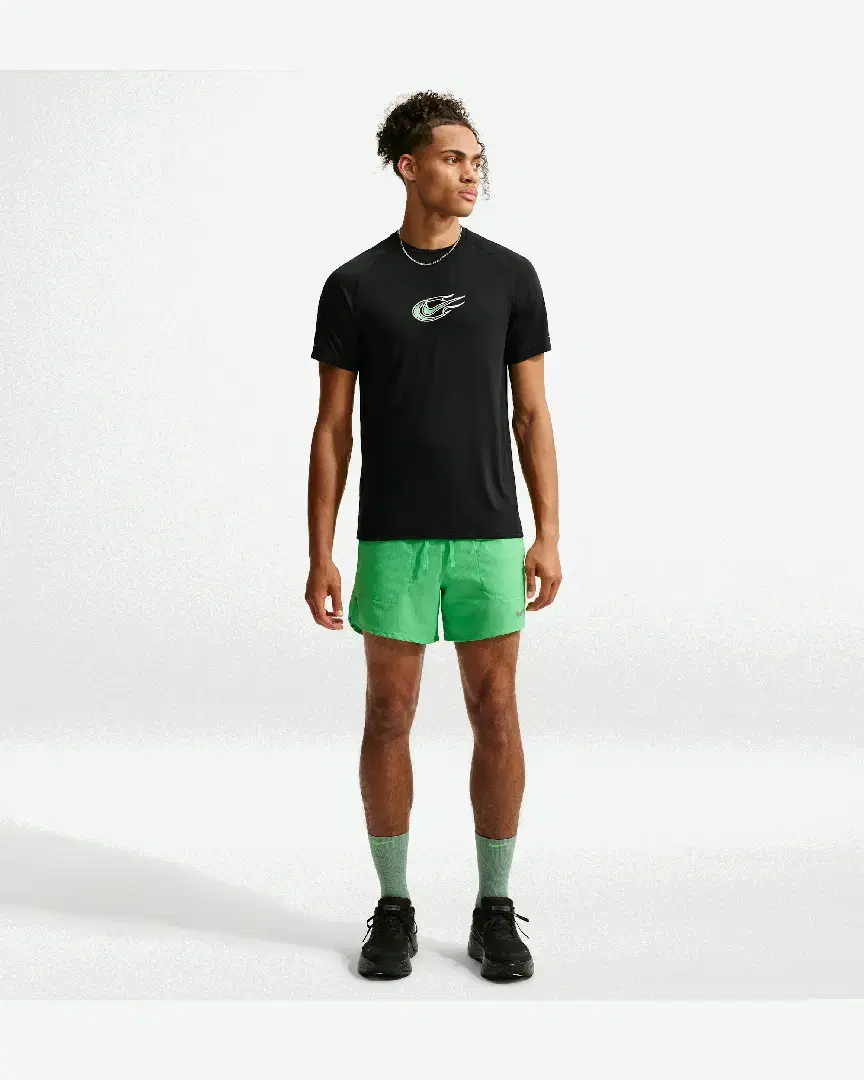 Camiseta de manga corta con patrones reflectantes Dri-Fit Adv Nike Stride M - IO1417-010 (3) au meilleur prix !