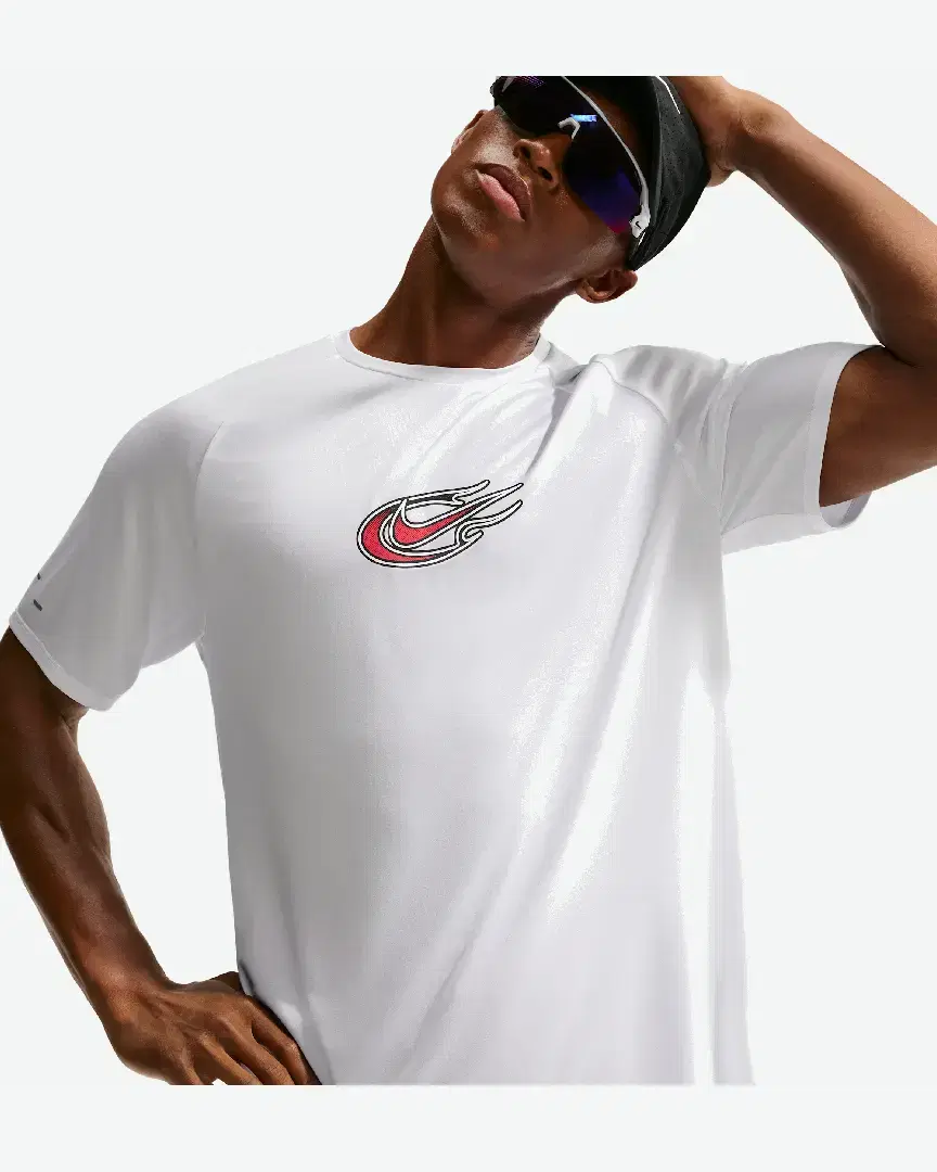 Camiseta de manga corta con patrones reflectantes Dri-Fit Adv Nike Stride M - IO1417-100 (0) au meilleur prix !