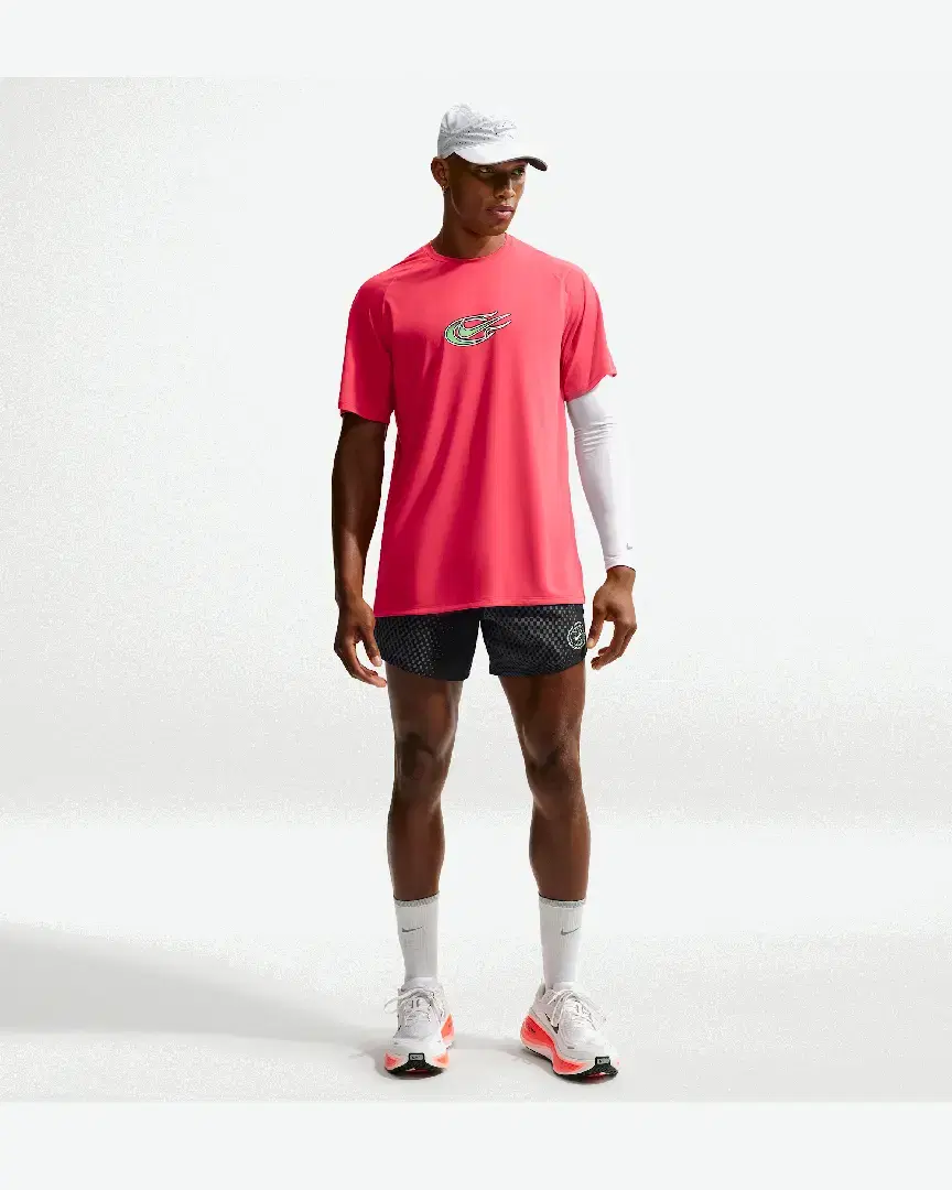 Camiseta de manga corta con patrones reflectantes Dri-Fit Adv Nike Stride M - IO1417-606 (3) au meilleur prix !