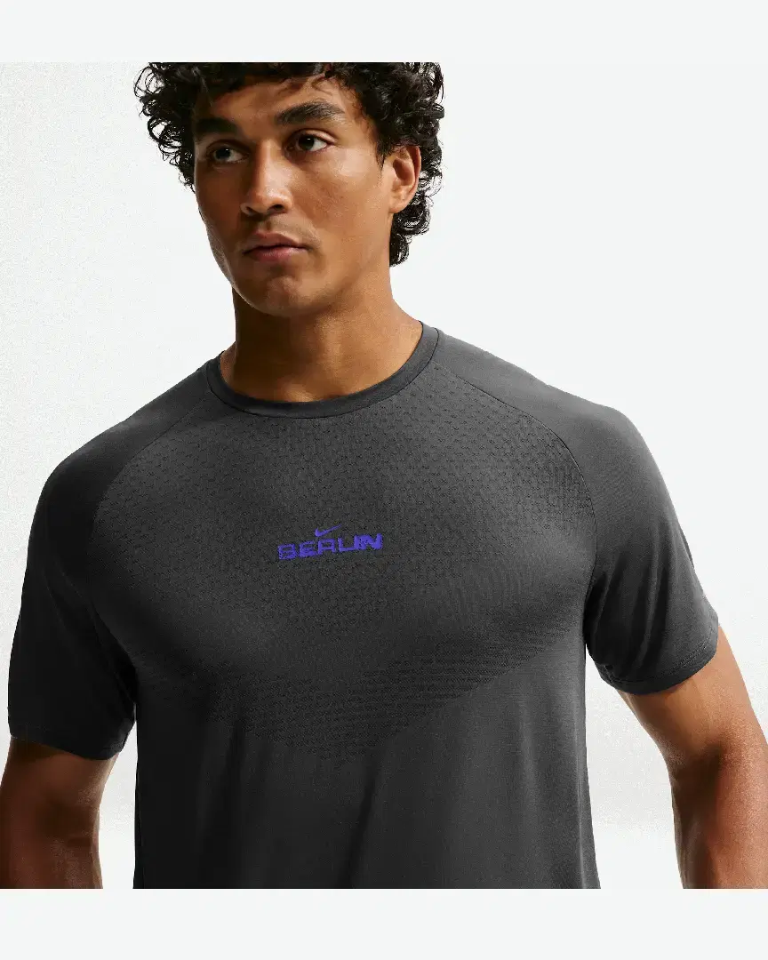 Camiseta de manga corta con patrones reflectantes Dri-Fit Adv Nike Stride M - IU3711-060 (0) au meilleur prix !