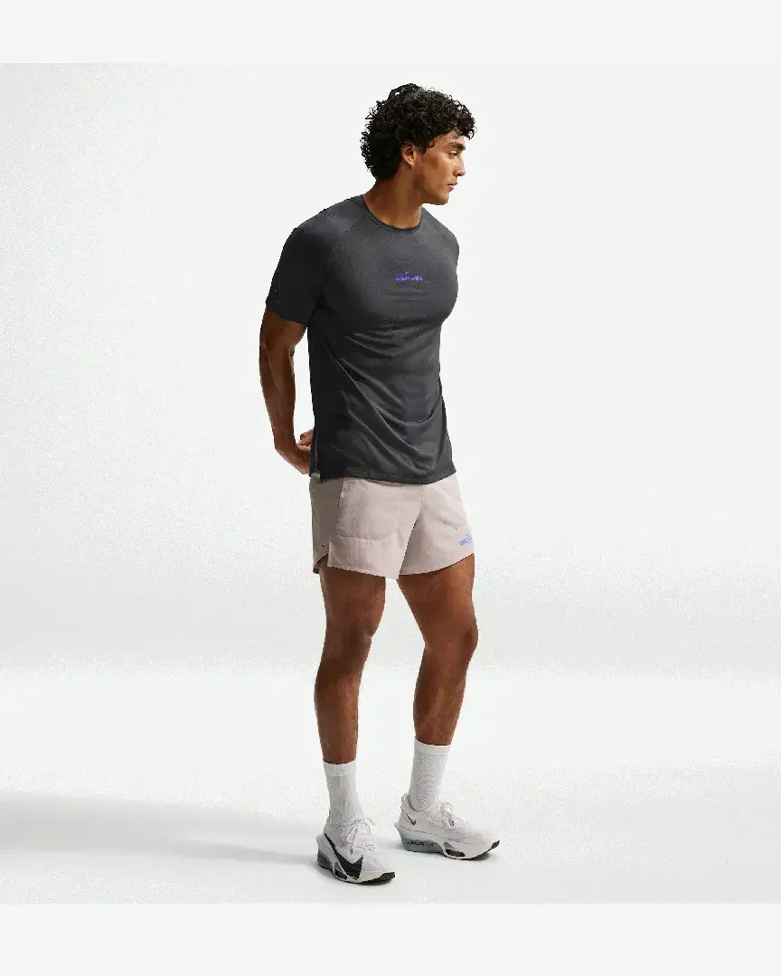 Camiseta de manga corta con patrones reflectantes Dri-Fit Adv Nike Stride M - IU3711-060 (3) au meilleur prix !