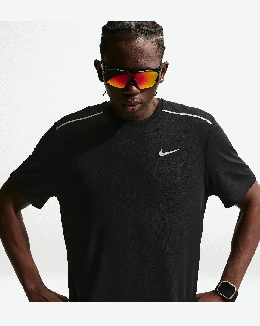 Camiseta de manga corta con protección UV Dri-Fit Nike Miler Hombre