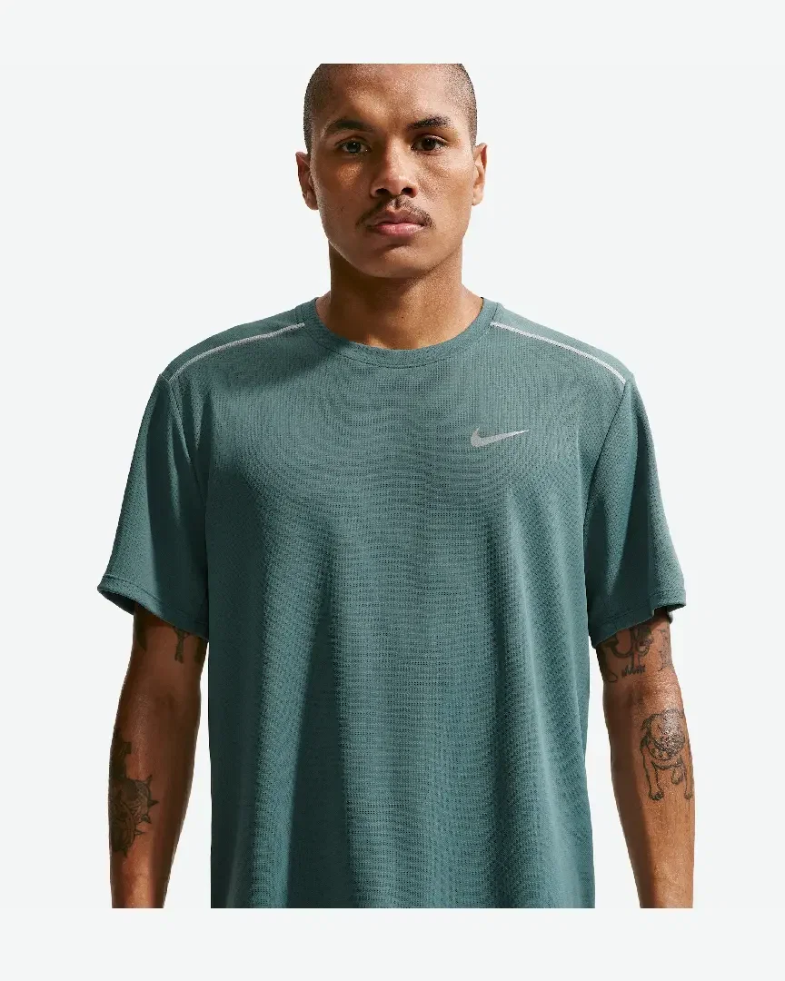 Camiseta de manga corta con protección UV Dri-Fit Nike Miler Hombre
