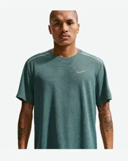 Camiseta de manga corta con protección UV Dri-Fit Nike Miler Hombre – 1/4