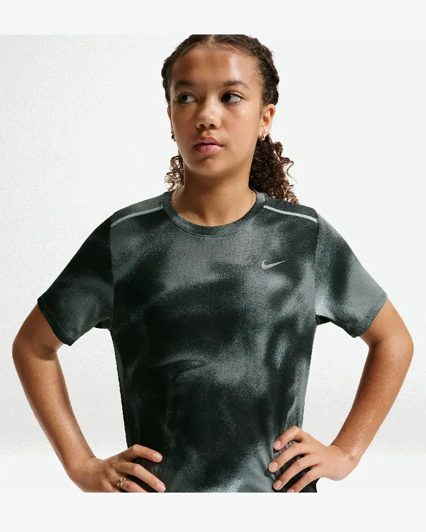 Camiseta de manga corta Dri-Fit Nike Miler para niño