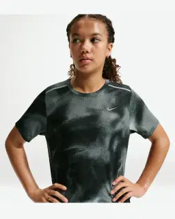 Camiseta de manga corta Dri-Fit Nike Miler para niño – 1/4