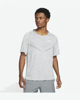 Camiseta de manga corta Dri-Fit Nike Techknit Adv Hombre – 1/4