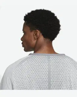 Camiseta de manga corta Dri-Fit Nike Techknit Adv Hombre – 4/4