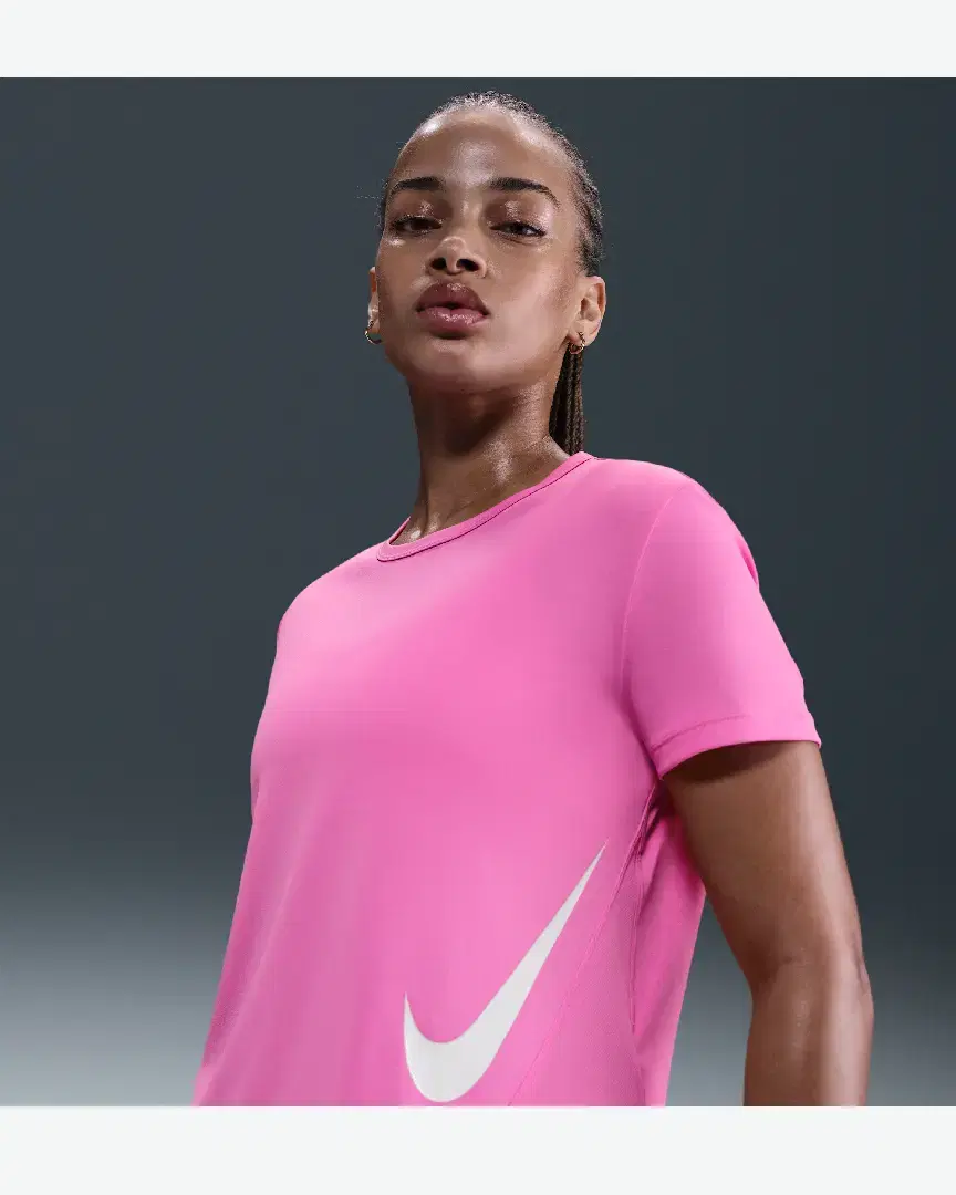 Camiseta de manga corta Dri-Fit Nike Tempo Swoosh Run W - Women (13) au meilleur prix !