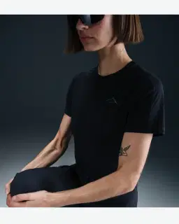 Camiseta de Manga Corta Nike Dri-Fit Trail Mujer – 3/4