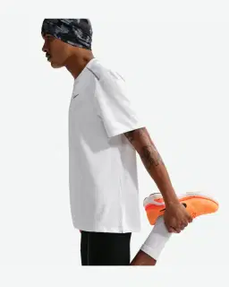 Camiseta de manga corta con protección UV Dri-Fit Nike Miler Hombre – 3/4