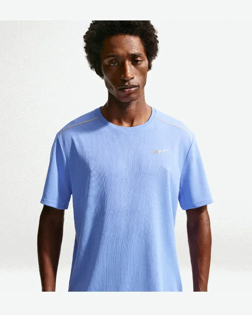 Camiseta de manga corta con protección UV Dri-Fit Nike Miler M - IF2082-494 (2) au meilleur prix !