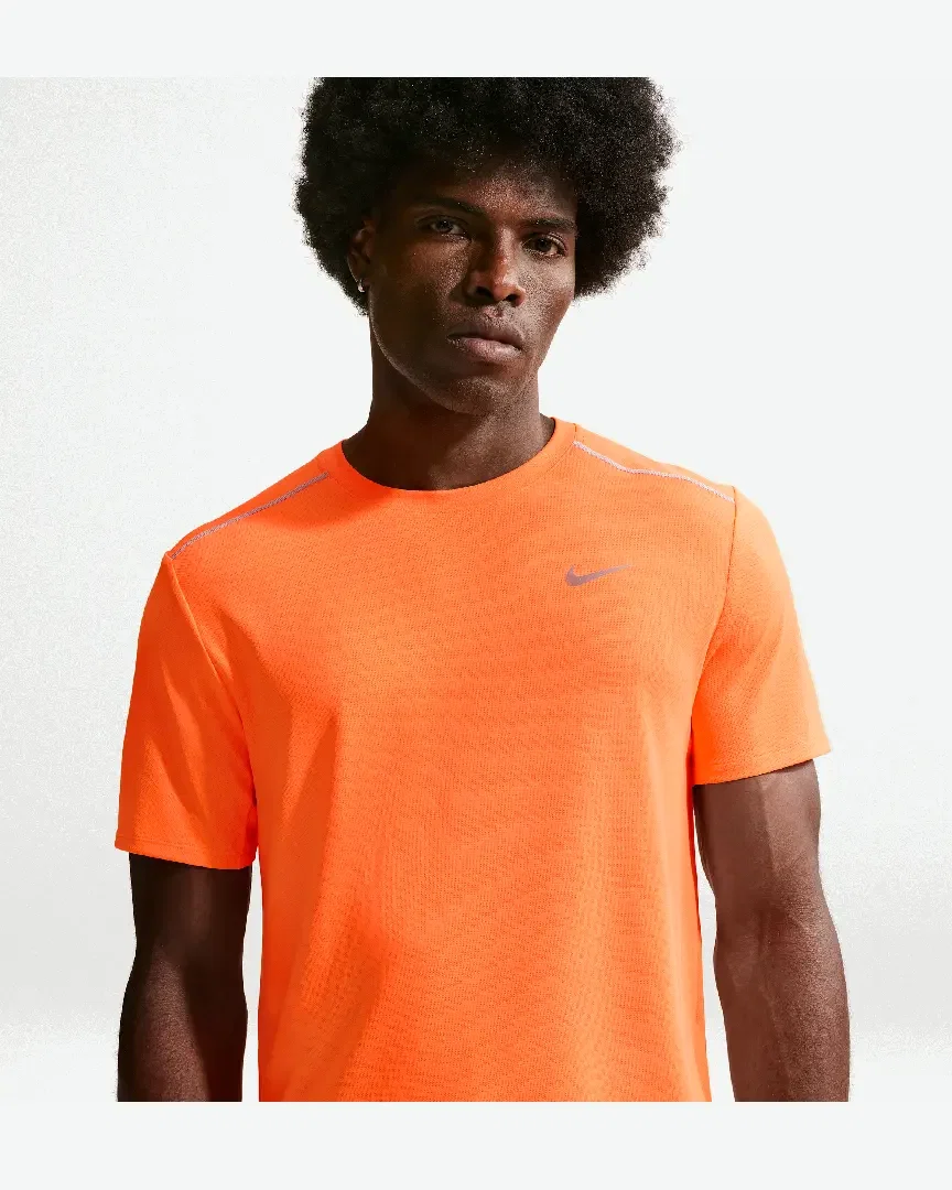 Camiseta de manga corta con protección UV Dri-Fit Nike Miler Hombre
