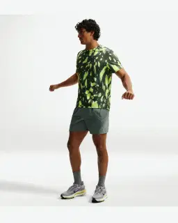 Camiseta de manga corta con protección UV Dri-Fit Nike Miler Hombre – 4/4