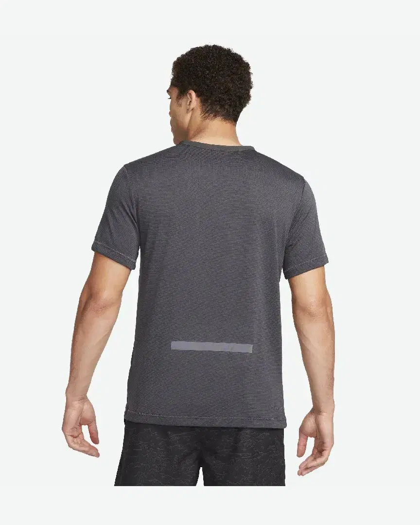 Camiseta de manga corta Nike Dri-Fit Adv Run Division M - DV9295-010 (1) au meilleur prix !